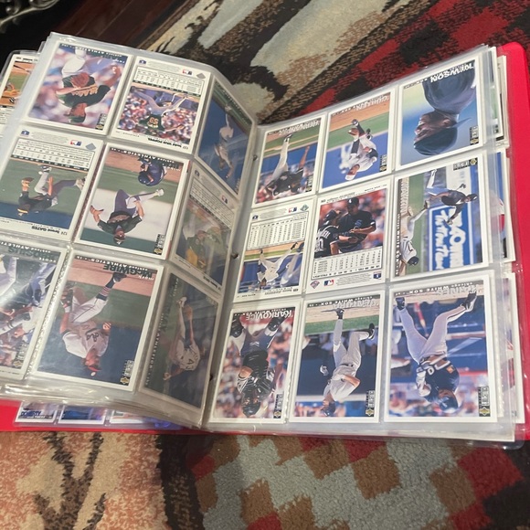 1990 BINDER FULL OF BASEBALL CARDS+ FOOTBALL CARDS - Picture 2 of 7